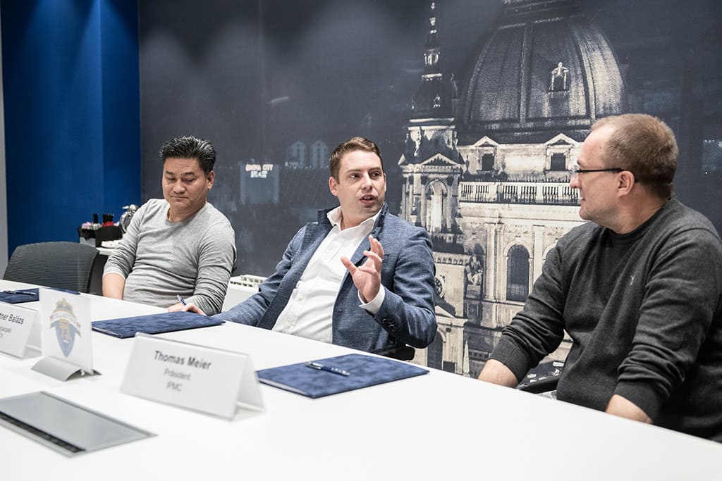 Vertragsunterzeichnung 2022 in Ungarn